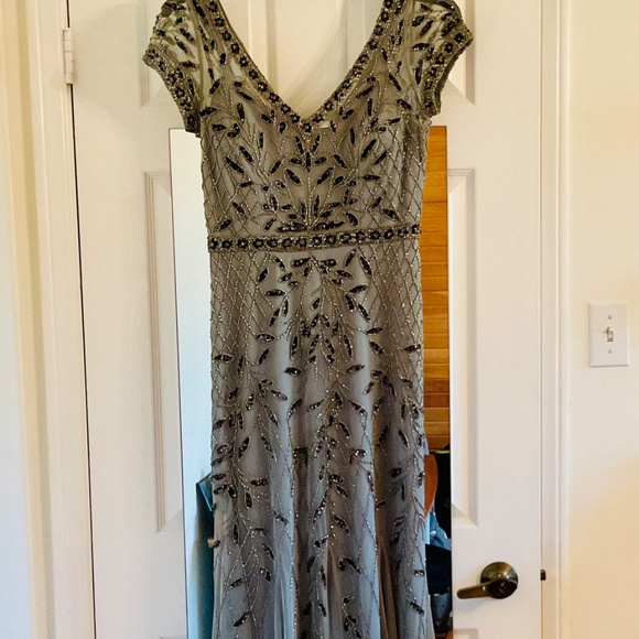 Sought After David’s Bridal Oleg Cassini Sage gown! Size 6 - Picture 2 of 10